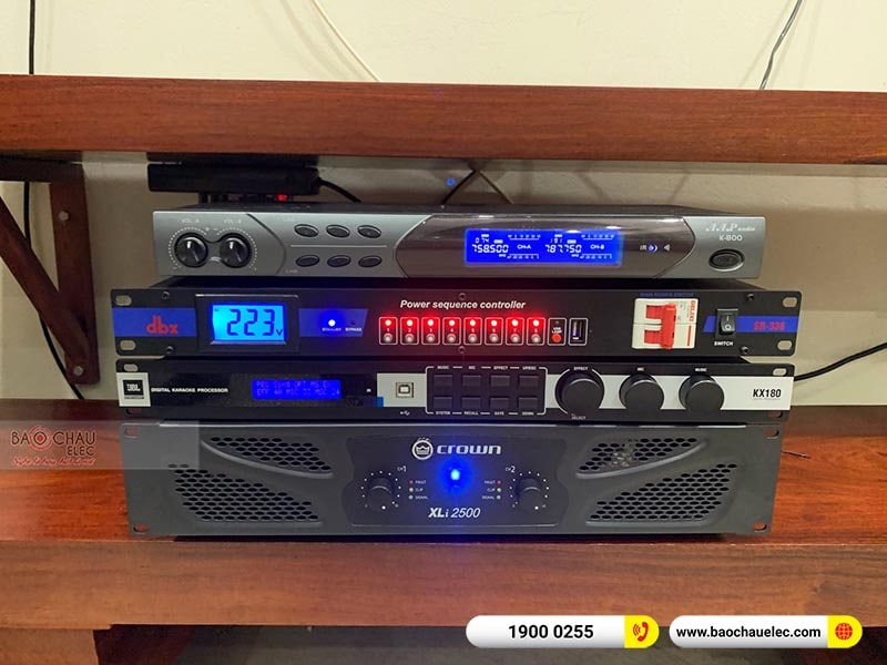 Dàn karaoke gia đình anh Triền