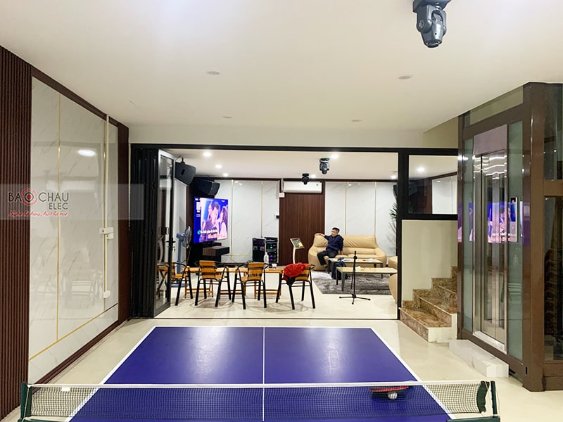 Dàn karaoke gia đình anh Trường