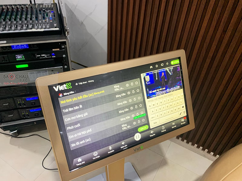 Dàn karaoke gia đình anh Trường