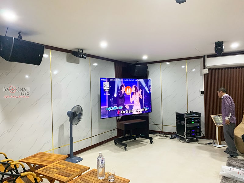 Dàn karaoke gia đình anh Trường
