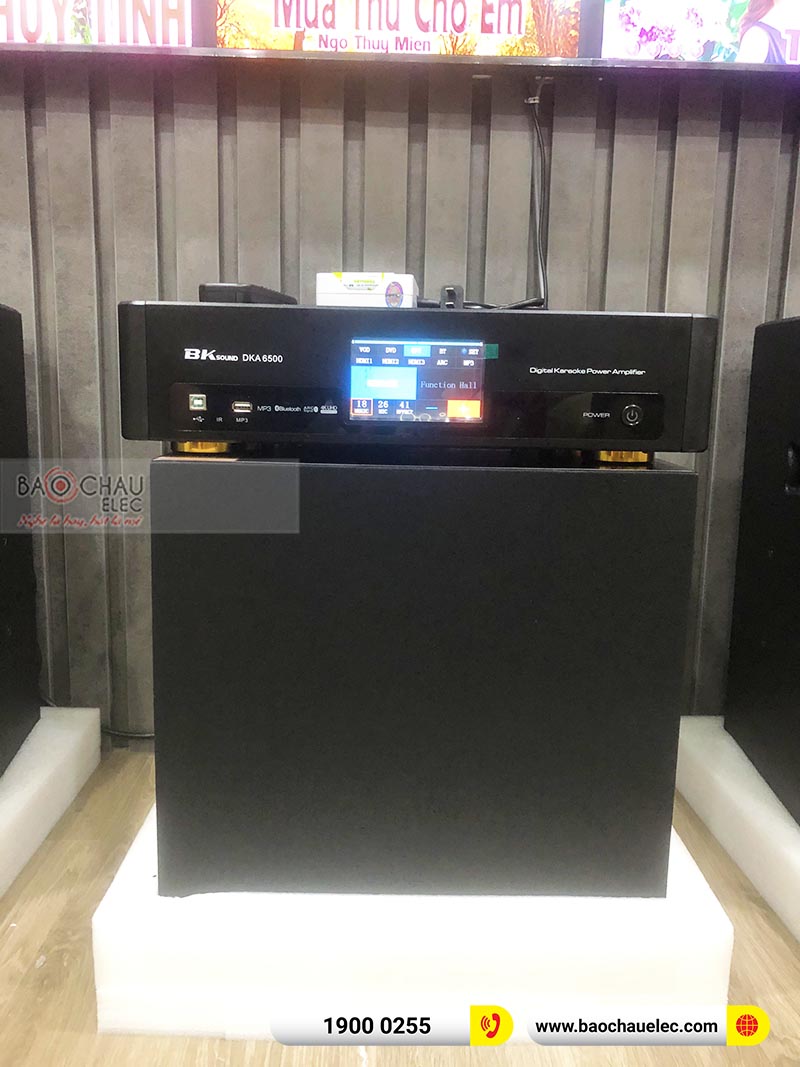 Dàn karaoke gia đình chị Hoa