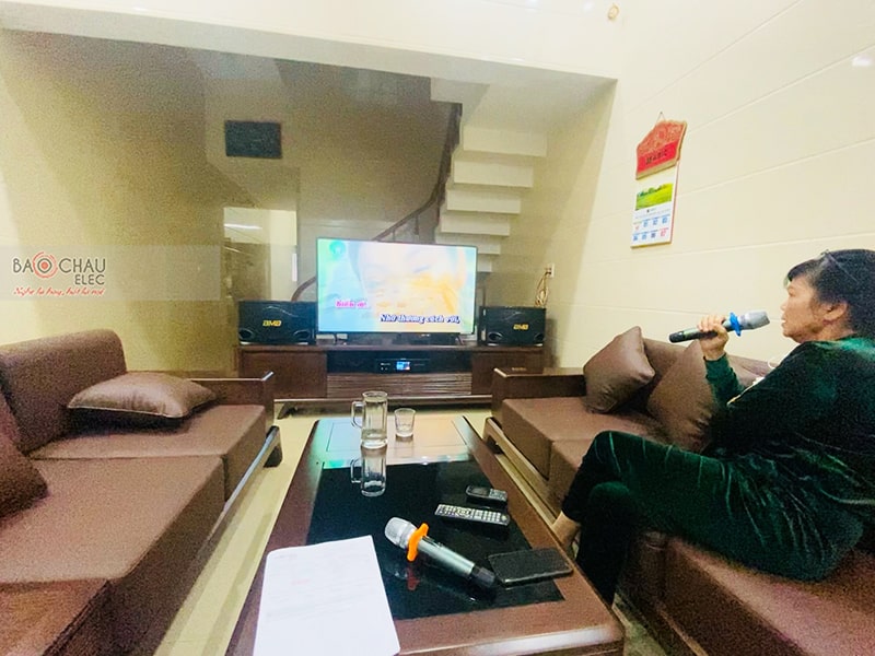 Dàn karaoke gia đình chị Linh 