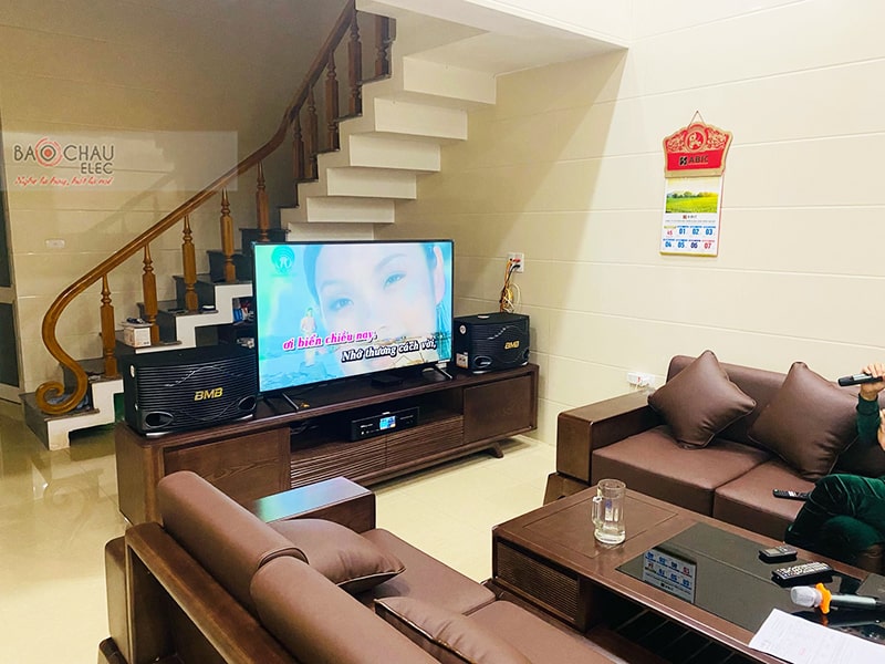 Dàn karaoke gia đình chị Linh 