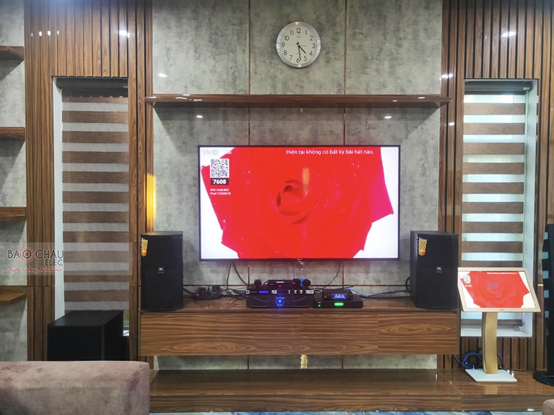 Dàn karaoke gia đình chị Nhung