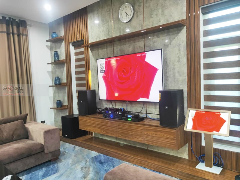 Dàn karaoke gia đình chị Nhung