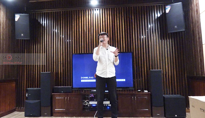 Dàn karaoke gia đình chú Hà
