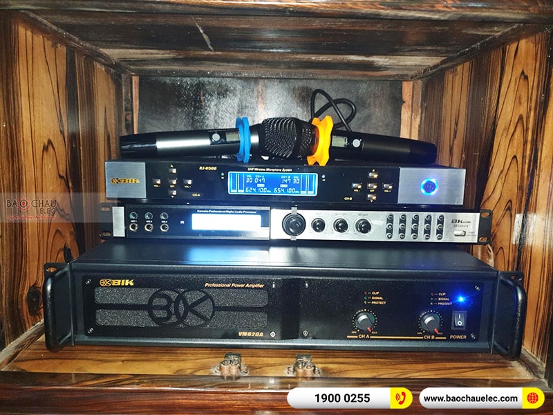 Dàn karaoke gia đình cô Hiền 