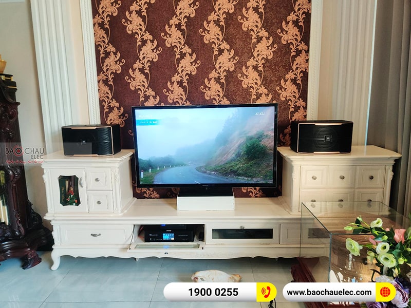 Dàn karaoke gia đình cô Hương