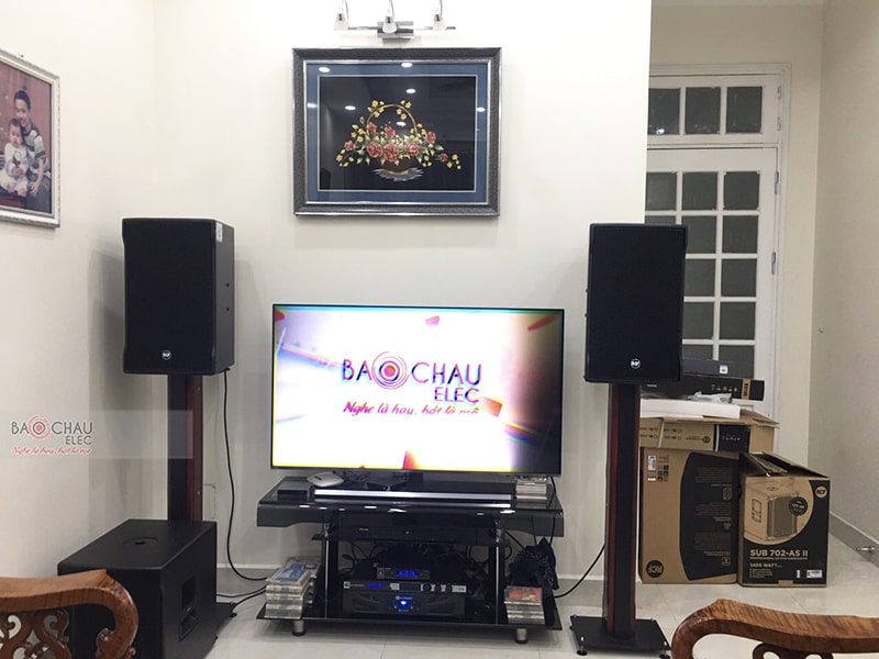 Dàn karaoke gia đình anh Anh