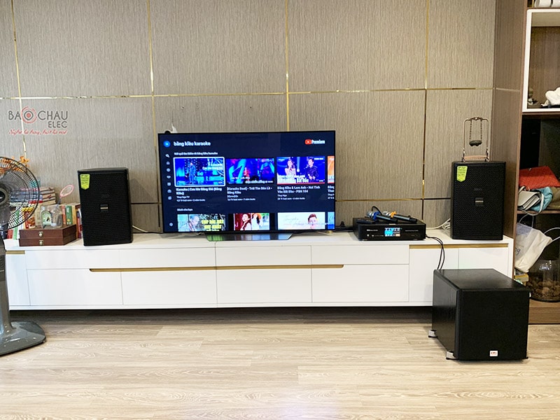 Dàn karaoke gia đình anh Bình 
