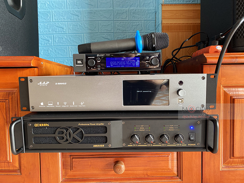 Micro không dây JBL VM200