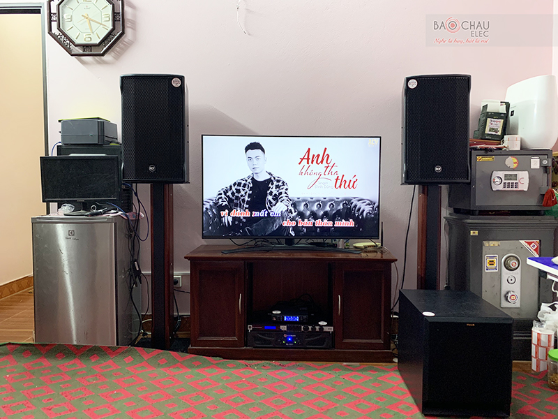 Dàn karaoke gia đình anh Hiếu 