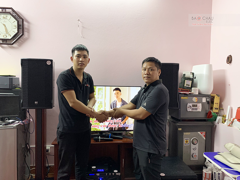Dàn karaoke gia đình anh Hiếu 