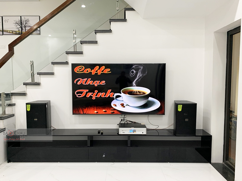 D&agrave;n karaoke gia đ&igrave;nh anh H&ugrave;ng h4