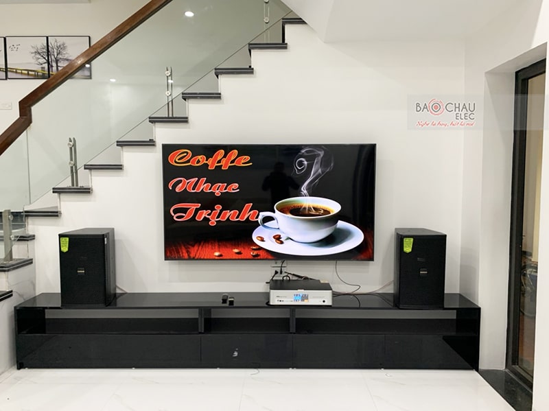 Dàn karaoke gia đình anh Hùng 