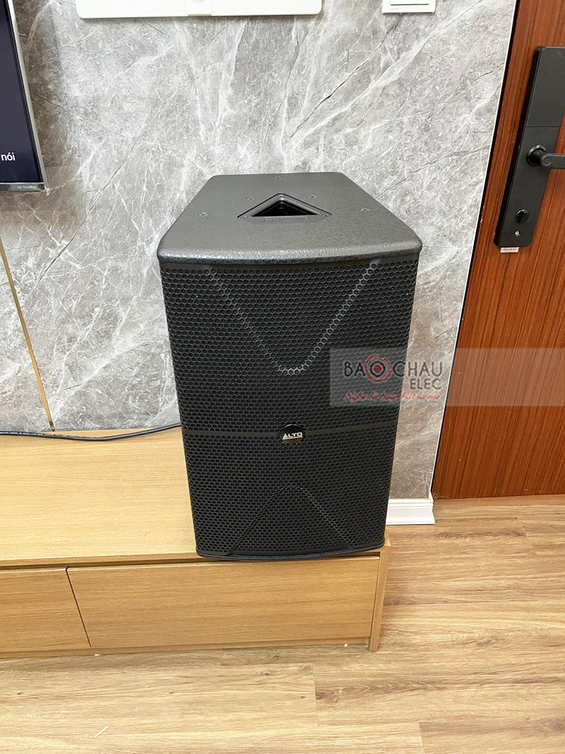 Dàn karaoke gia đình anh Linh 