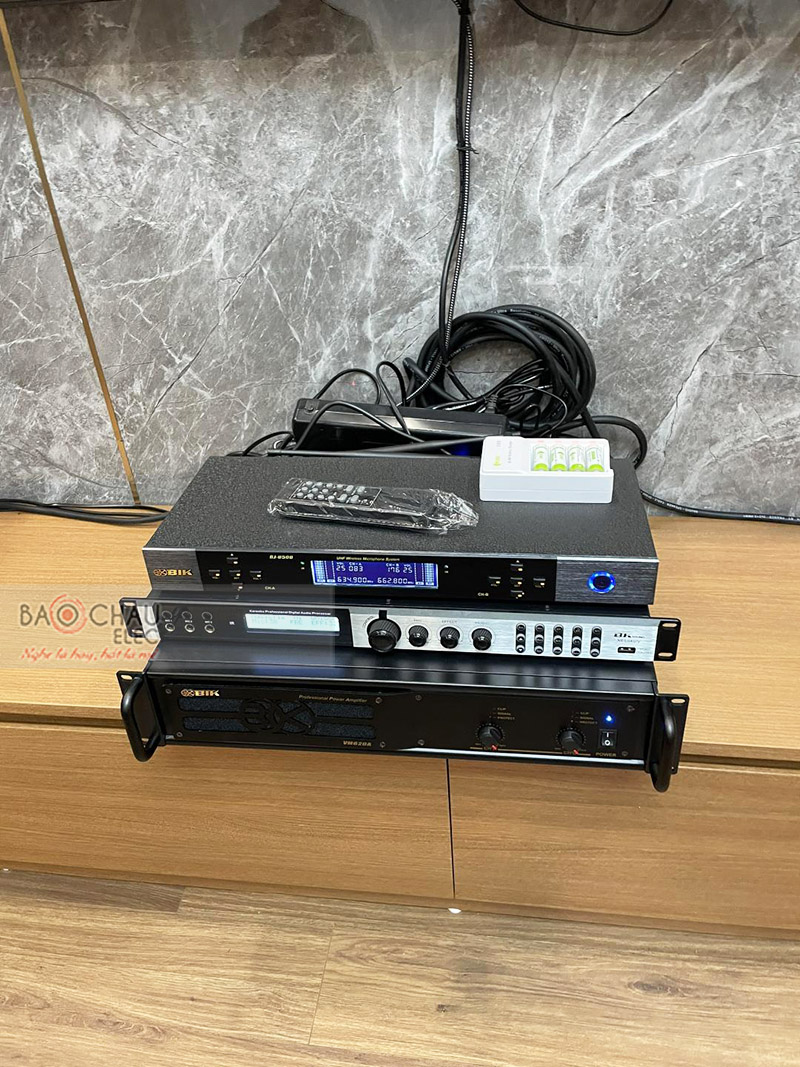 Dàn karaoke gia đình anh Linh 