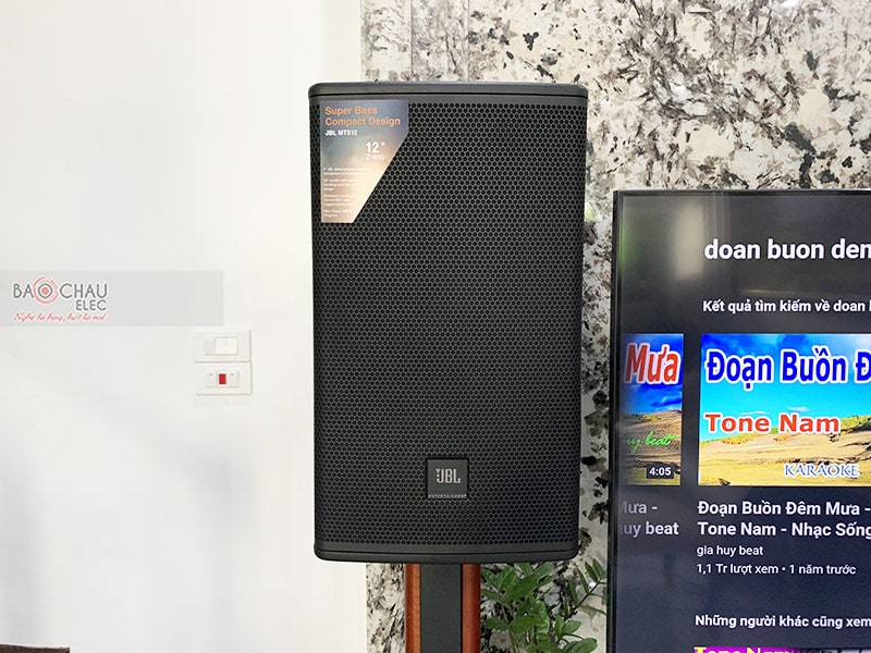 Dàn karaoke gia đình anh Mạnh 