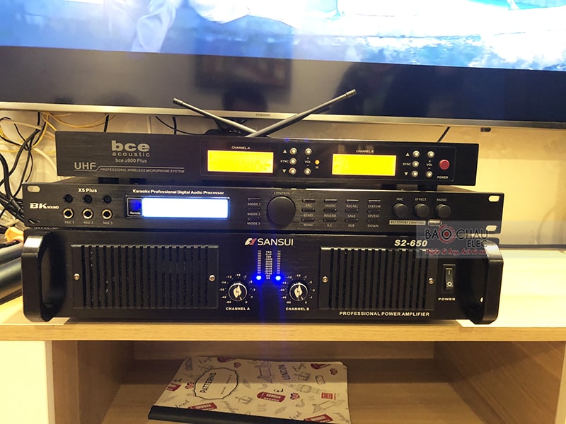 Dàn karaoke gia đình anh Mạnh 