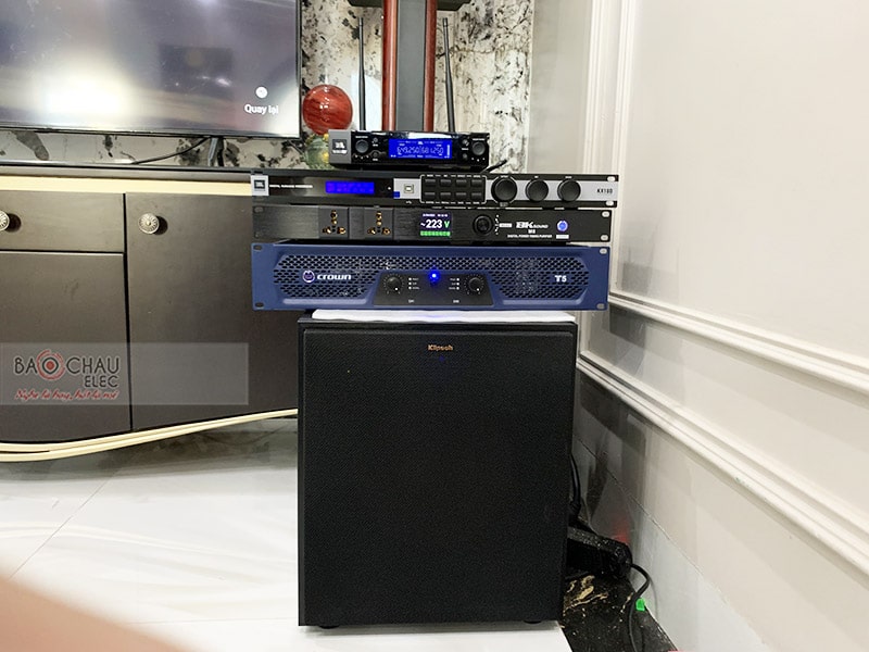 Dàn karaoke gia đình anh Mạnh 
