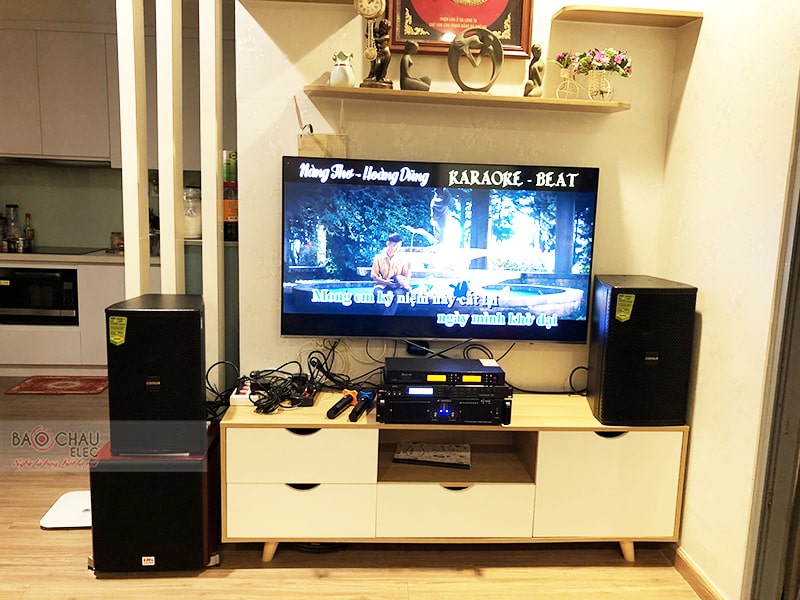 Dàn karaoke gia đình anh Mạnh 