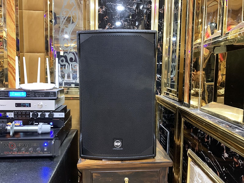 Dàn karaoke gia đình anh Ngọc tại Hà Nội 