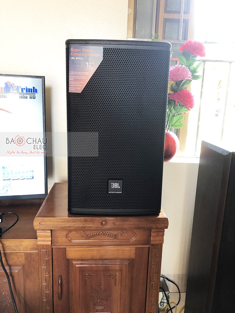 Dàn karaoke gia đình anh Phúc 