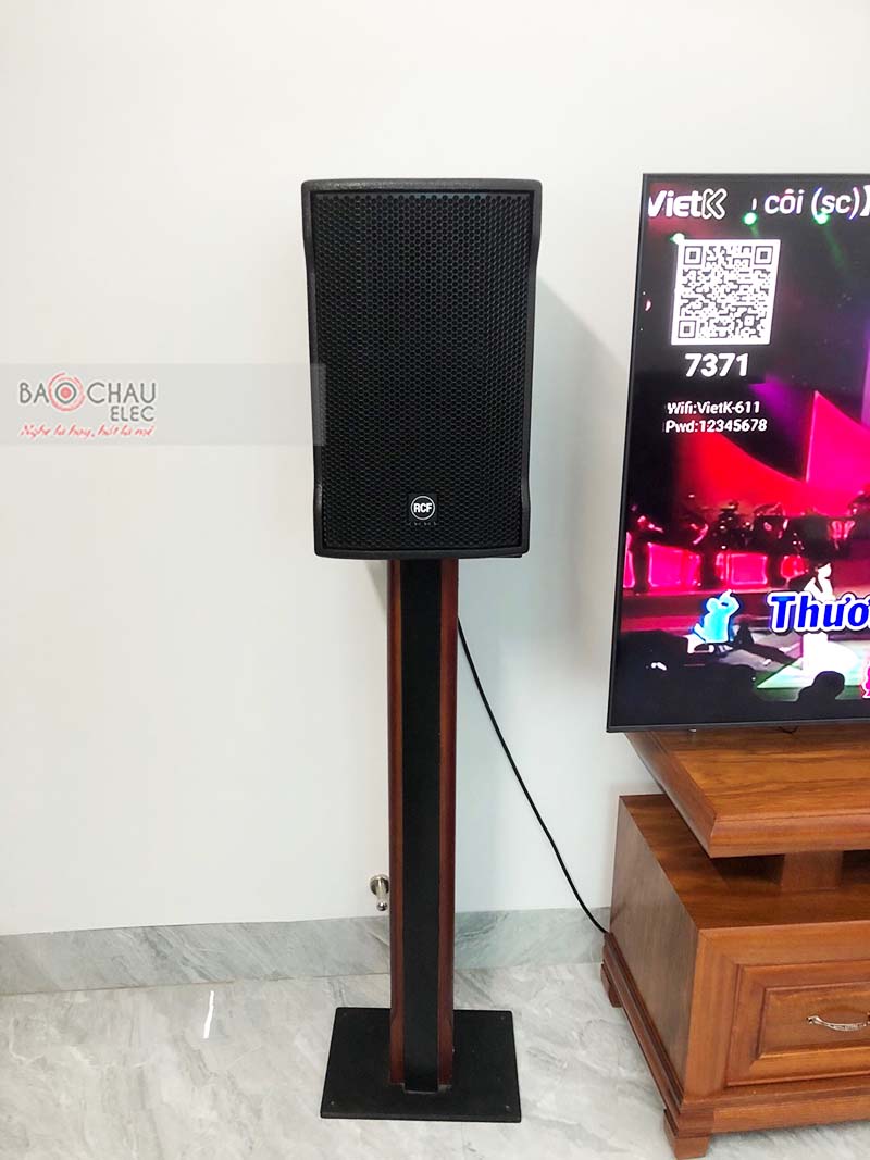 Dàn karaoke gia đình anh Quân