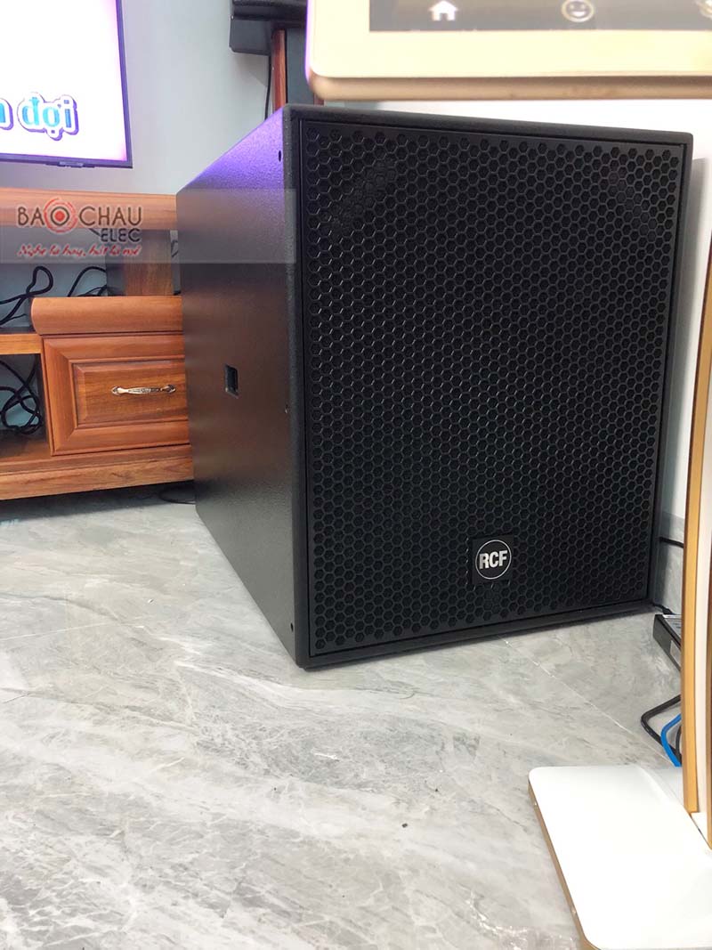 Dàn karaoke gia đình anh Quân