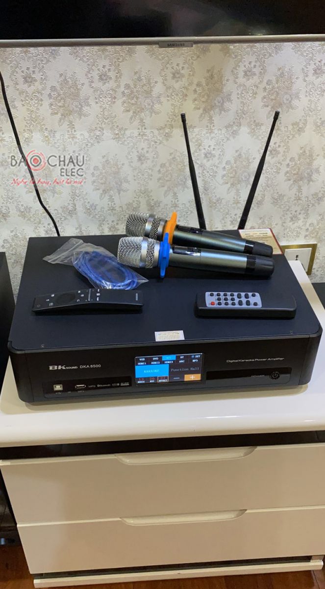 Dàn karaoke gia đình anh Quang Anh