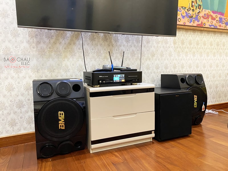 Dàn karaoke gia đình anh Quang Anh