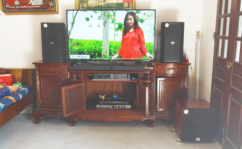 Dàn karaoke gia đình anh Quyết h6