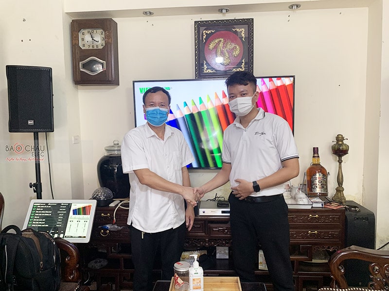 Dàn karaoke gia đình anh Sáng