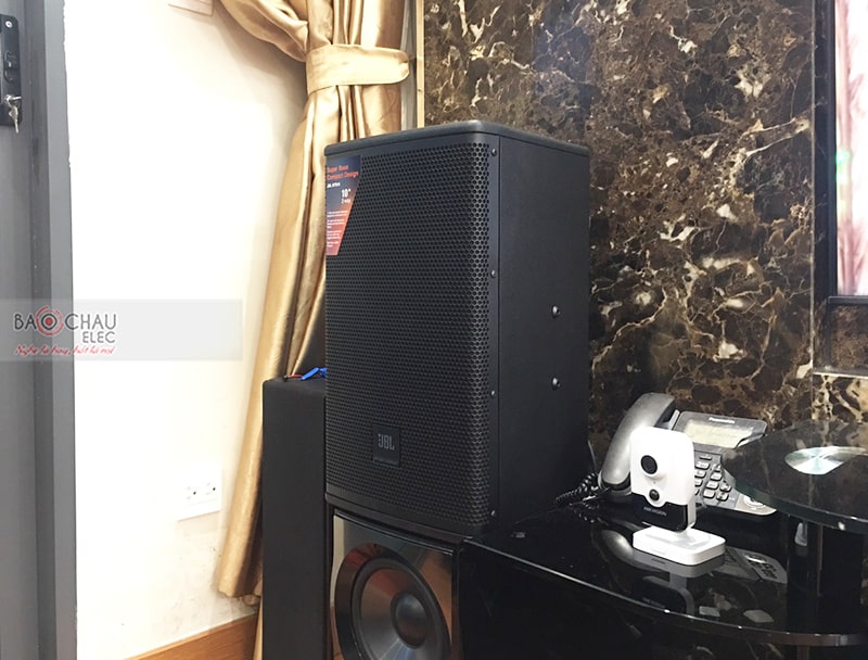 Dàn karaoke gia đình anh Sơn 