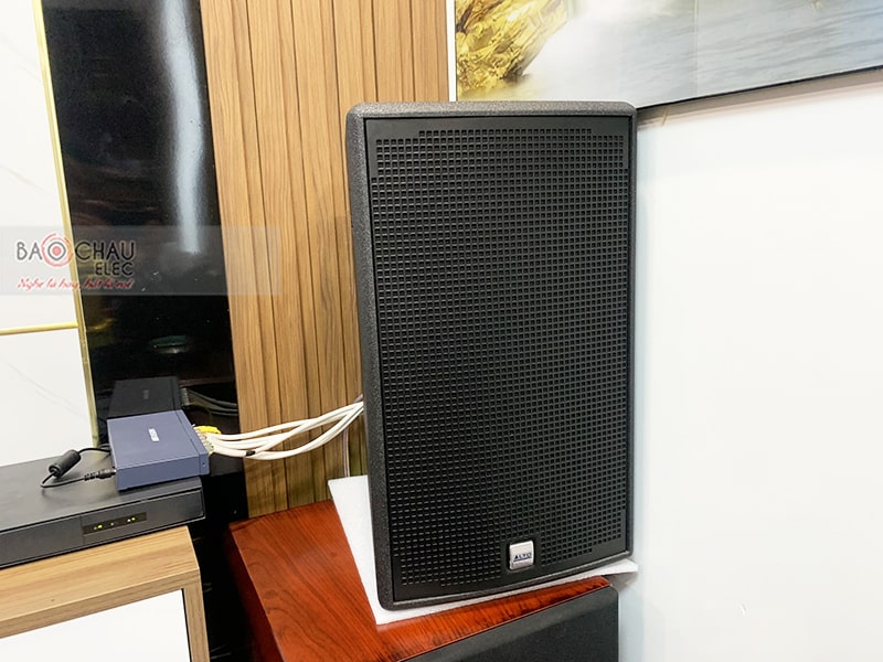 Dàn karaoke gia đình anh Sơn 
