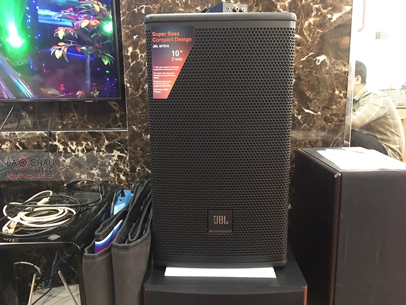 Dàn karaoke gia đình anh Sơn 