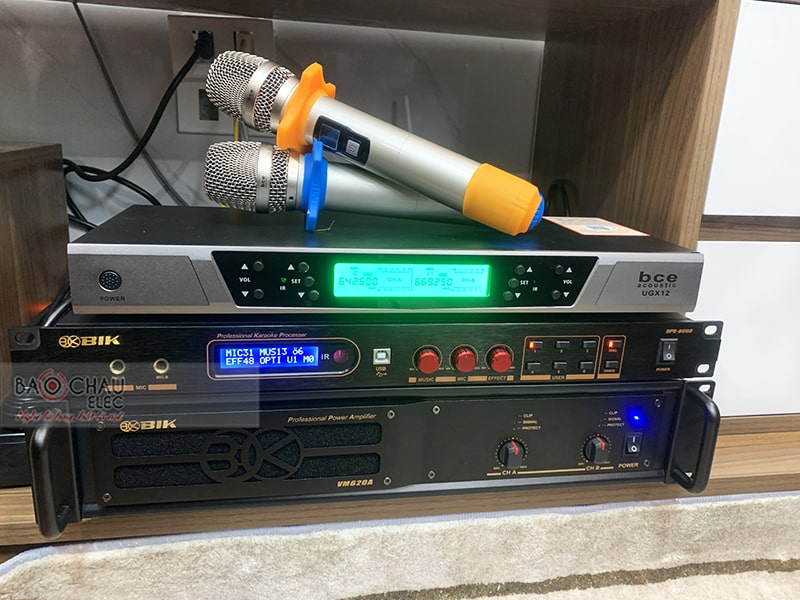 Dàn karaoke gia đình anh Sơn 