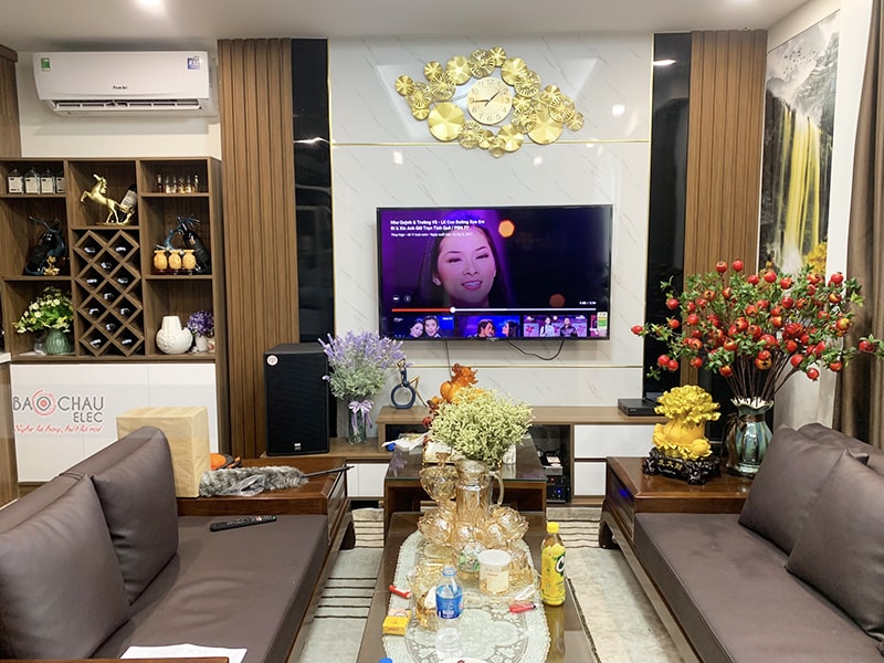 Dàn karaoke gia đình anh Sơn 