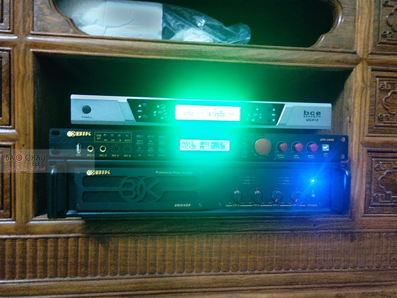 Dàn karaoke gia đình anh Tấn 