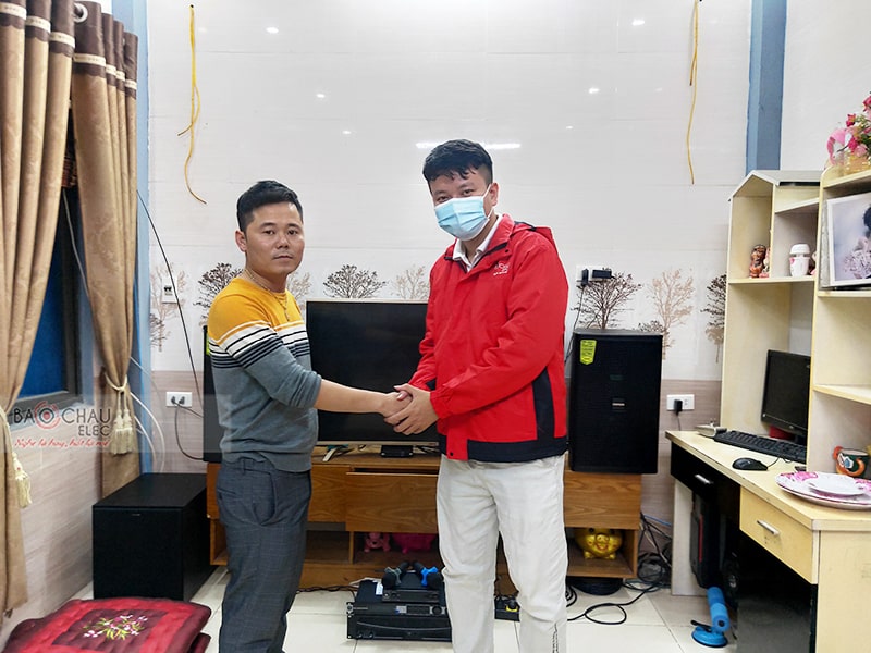 Dàn karaoke gia đình anh Thắng 