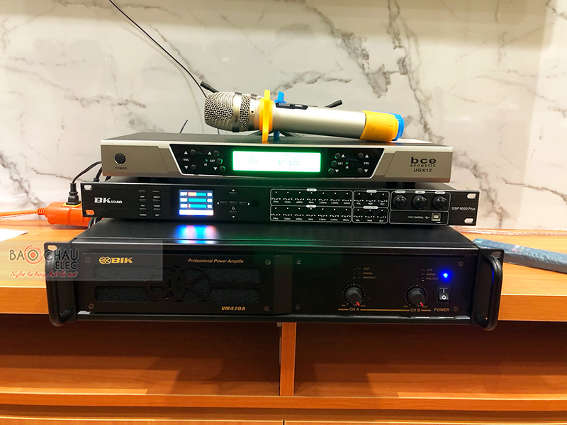 Dàn karaoke gia đình anh Thực