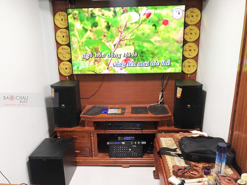 Dàn karaoke gia đình anh Tiến