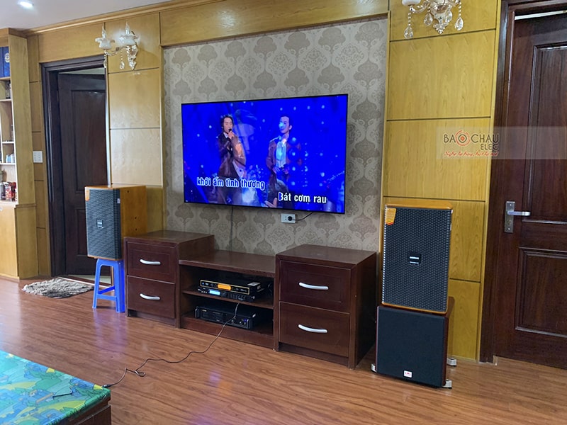 Dàn karaoke gia đình anh Trung 
