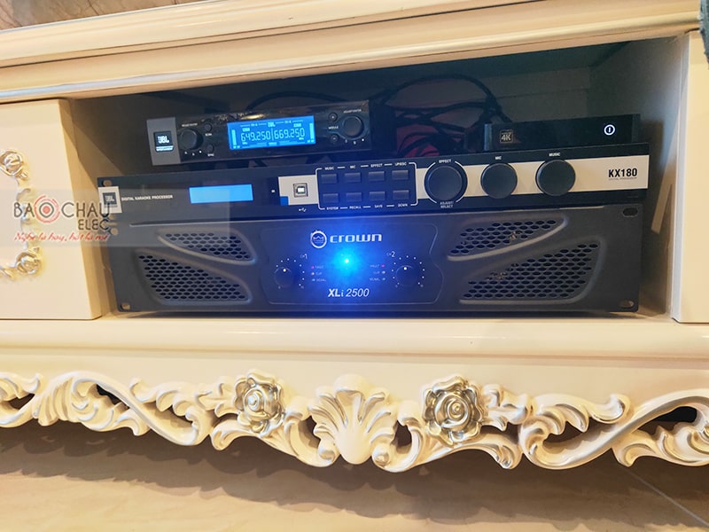 Dàn karaoke gia đình chị Hiền 