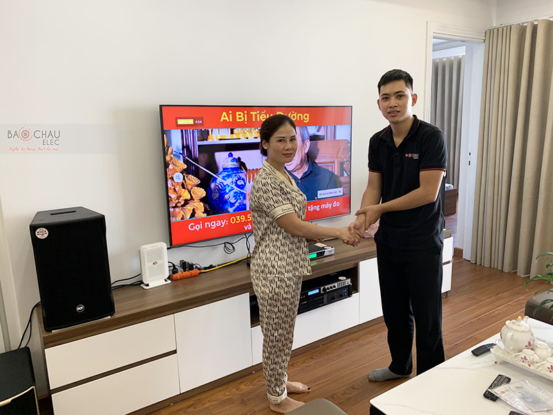 D&agrave;n karaoke gia đ&igrave;nh chị Hương h6