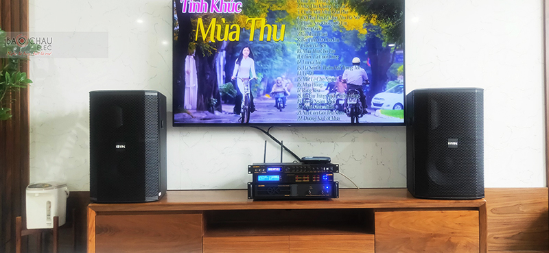 Dàn karaoke gia đình chị Thu