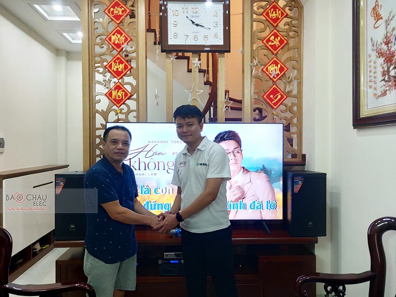 Dàn karaoke gia đình chú Khanh