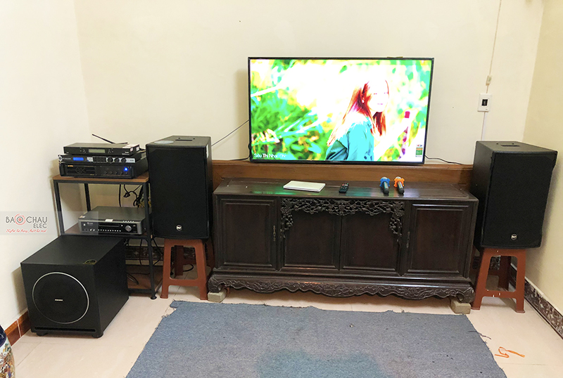 D&agrave;n karaoke gia đ&igrave;nh ch&uacute; To&agrave;n tại H&agrave; Nội