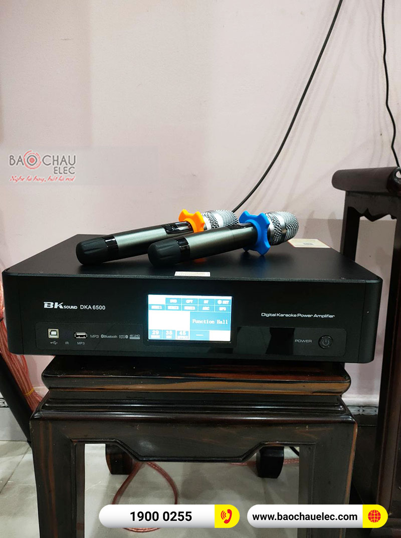 Dàn karaoke gia đình cô Phương