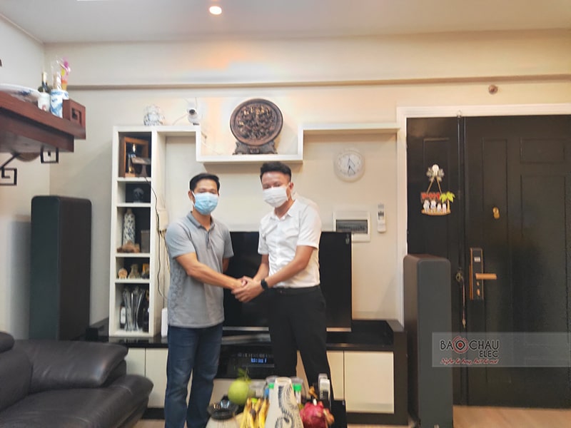 Dàn nghe nhạc gia đình chị Nhung 